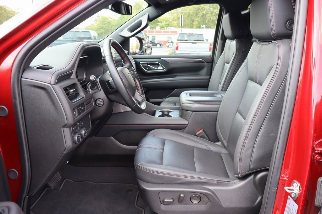 Used 2024 Chevrolet Suburban RST w/ Luxury Package image 3