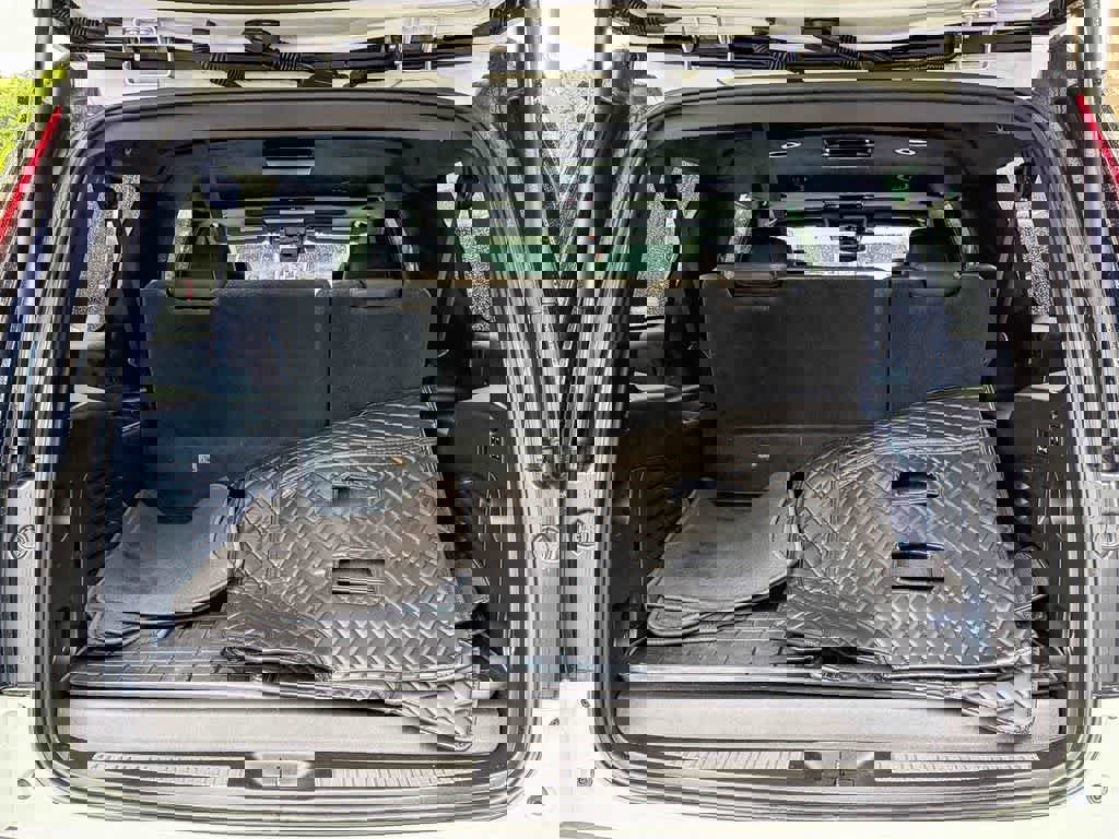 Used 2020 Cadillac Escalade ESV Platinum image 28