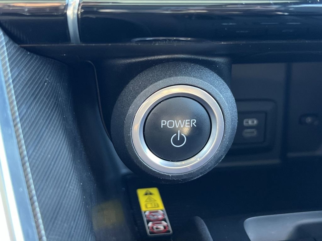 Used 2023 Toyota Venza Nightshade image 32