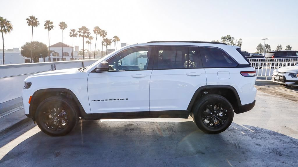 New 2026 Jeep Grand Cherokee Altitude AWD/4WD image 14