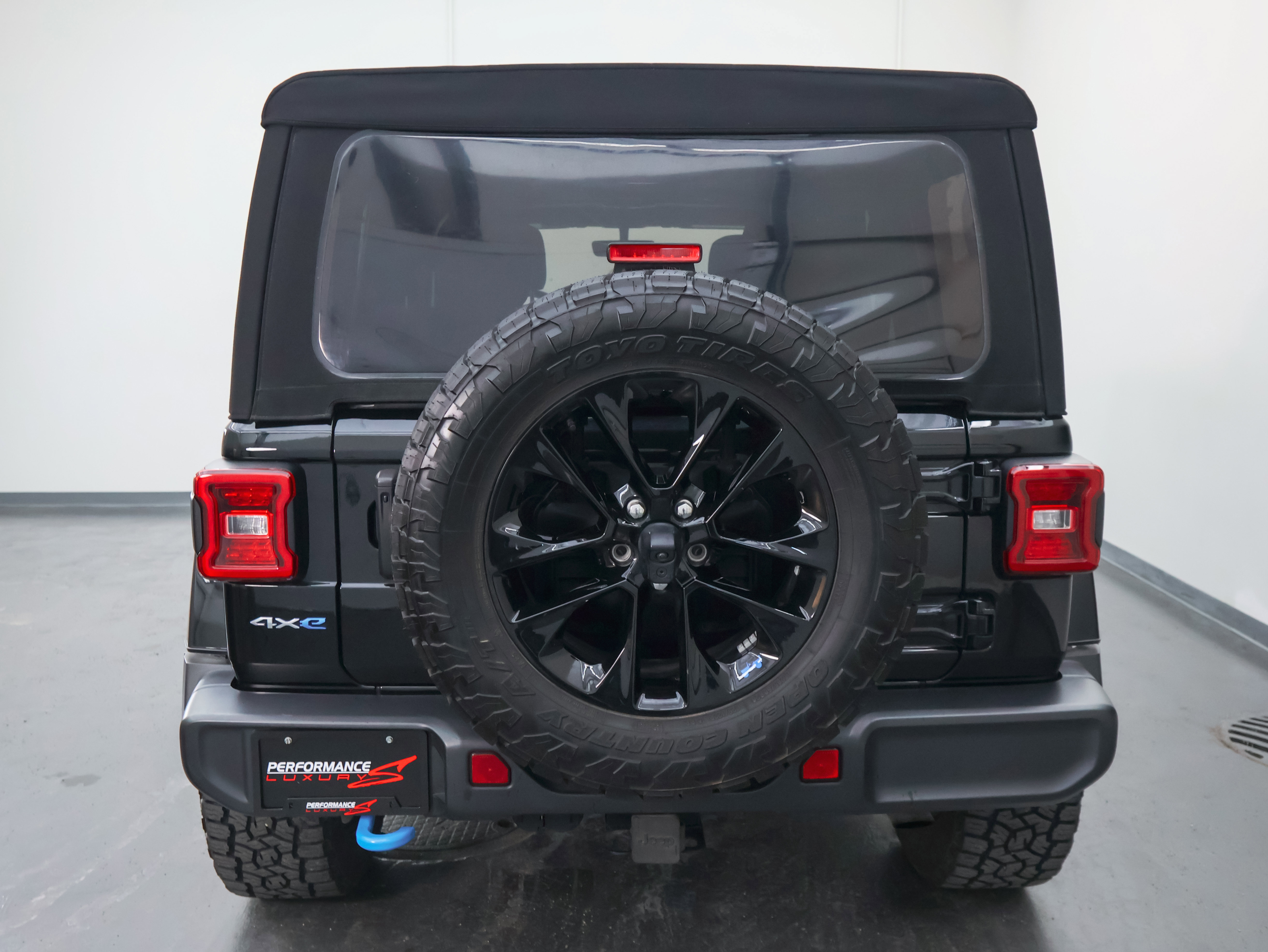 Used 2023 Jeep Wrangler Sahara w/ Cold Weather Group AWD/4WD image 4