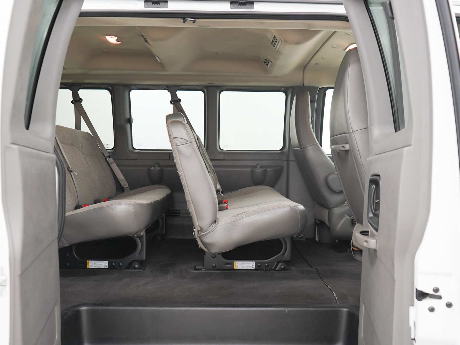 Used 2025 Chevrolet Express 3500 LT w/ LT Preferred Equipment Group RWD image 12
