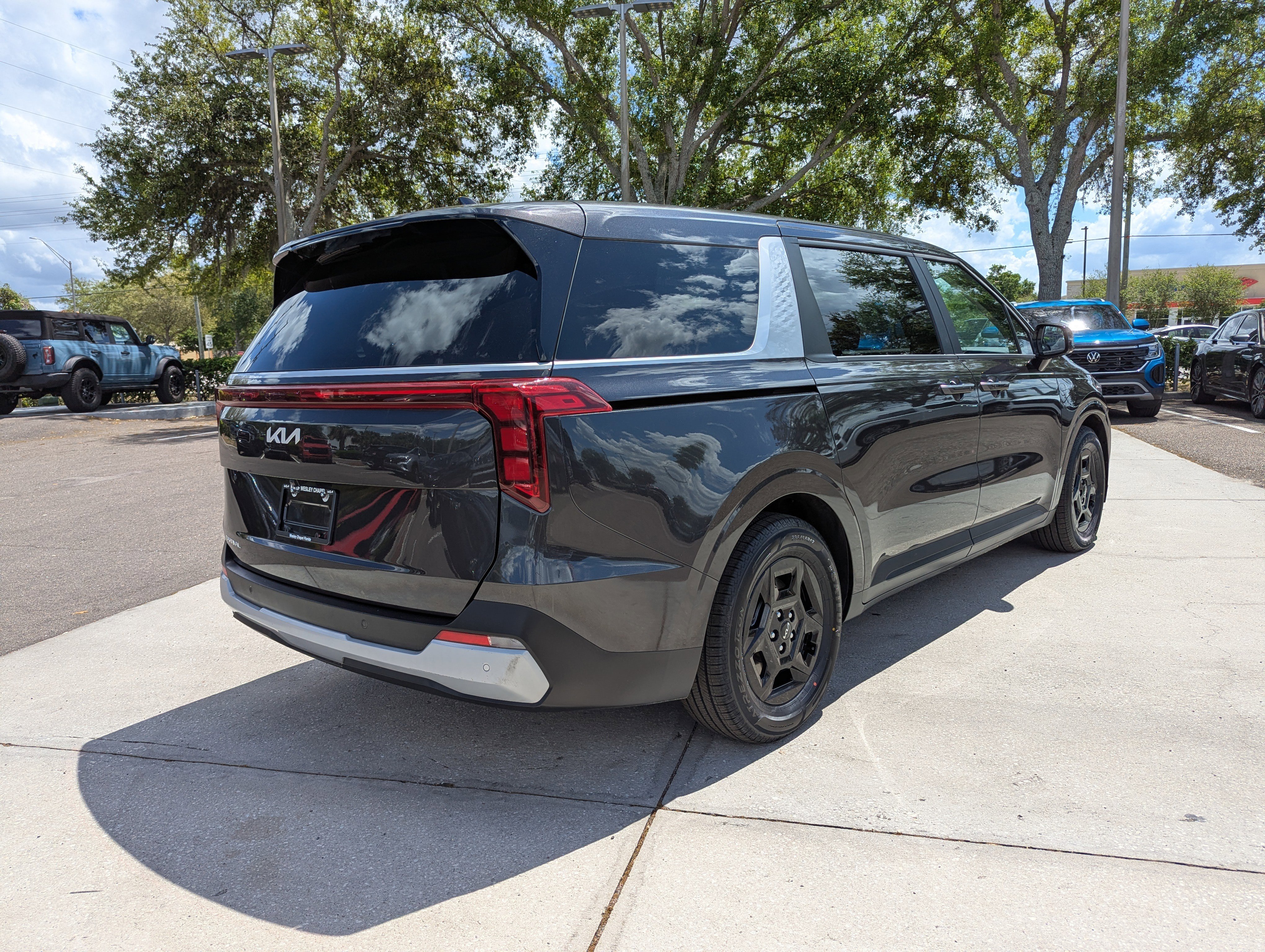 Certified 2025 Kia Carnival image 8