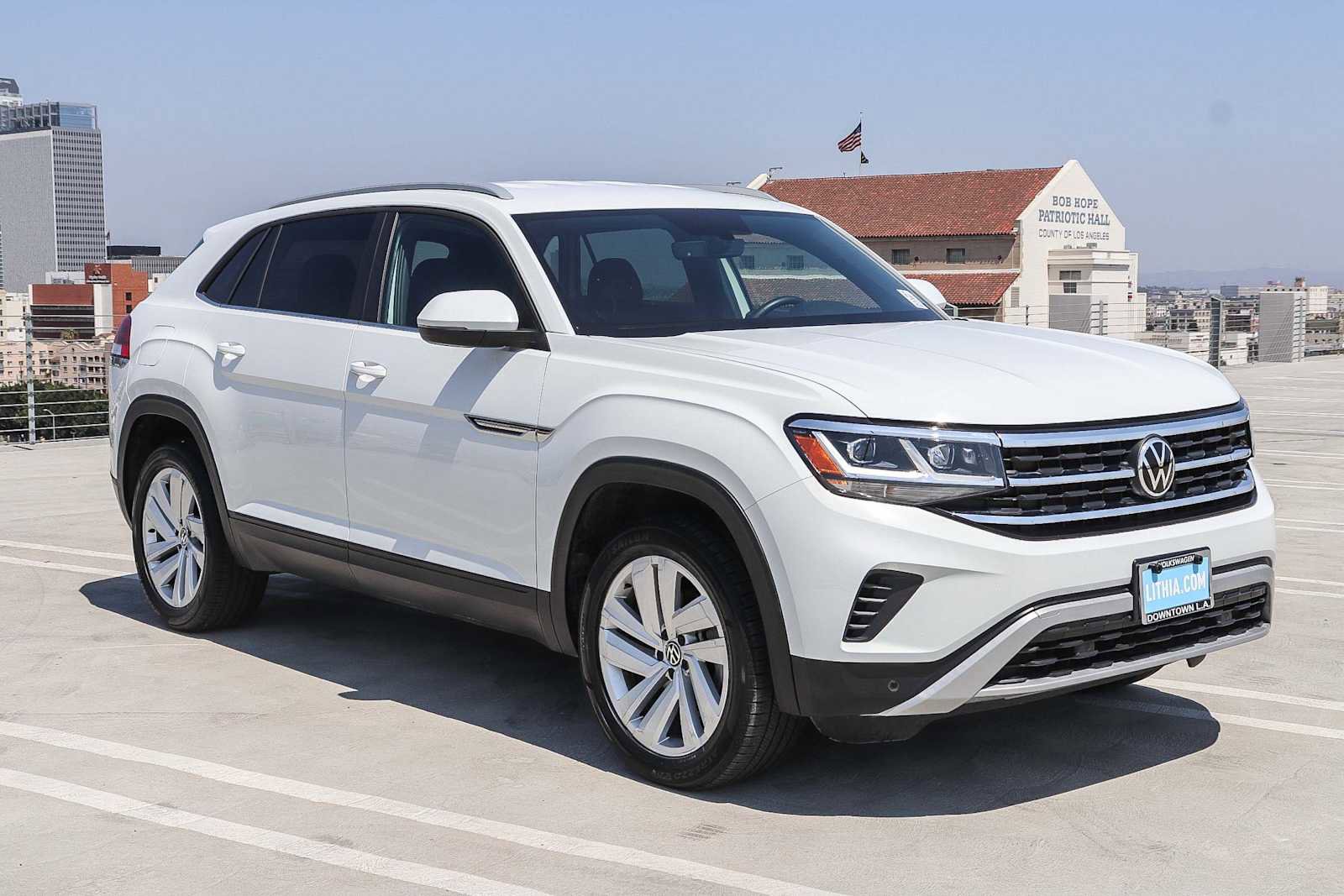 Used 2022 Volkswagen Atlas Cross Sport SE image 2