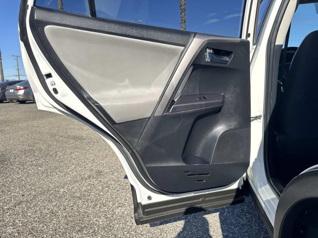 Used 2018 Toyota RAV4 XLE w/ Convenience Package image 23