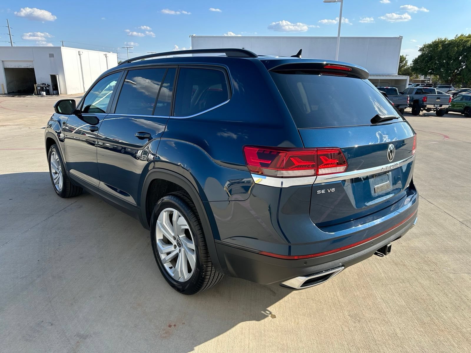 Used 2023 Volkswagen Atlas SE w/ Panoramic Sunroof Package FWD image 5