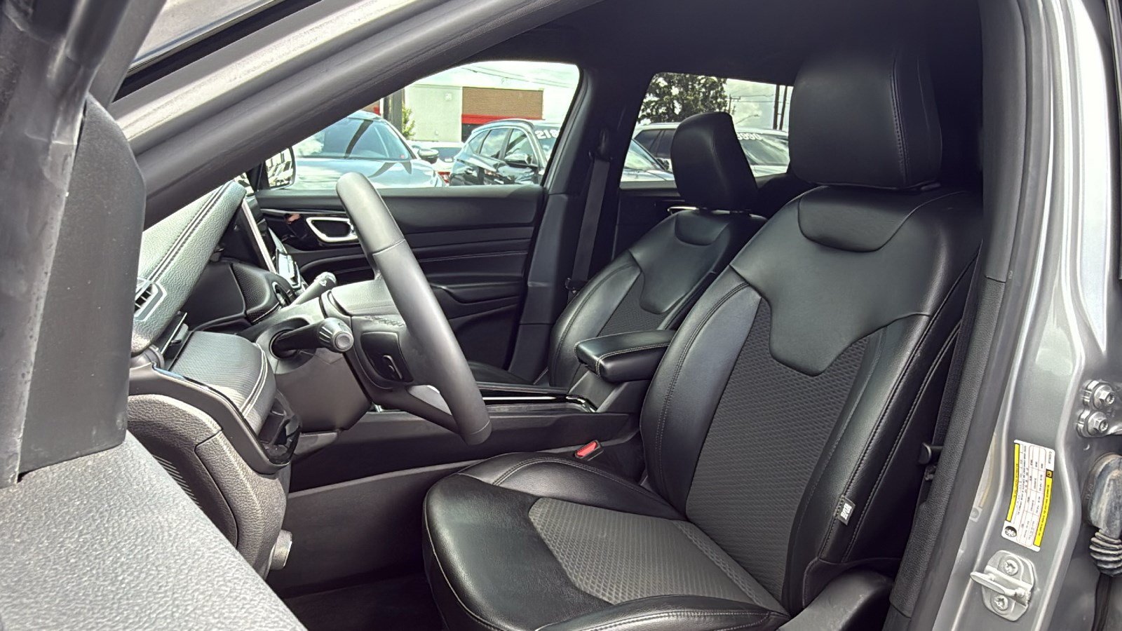 Used 2022 Jeep Compass Latitude FWD image 14