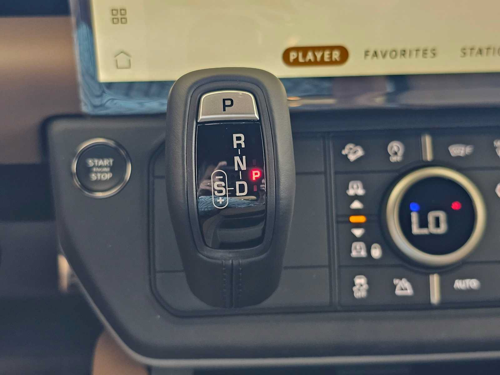 New 2026 Land Rover Defender 90 V8 AWD/4WD image 28