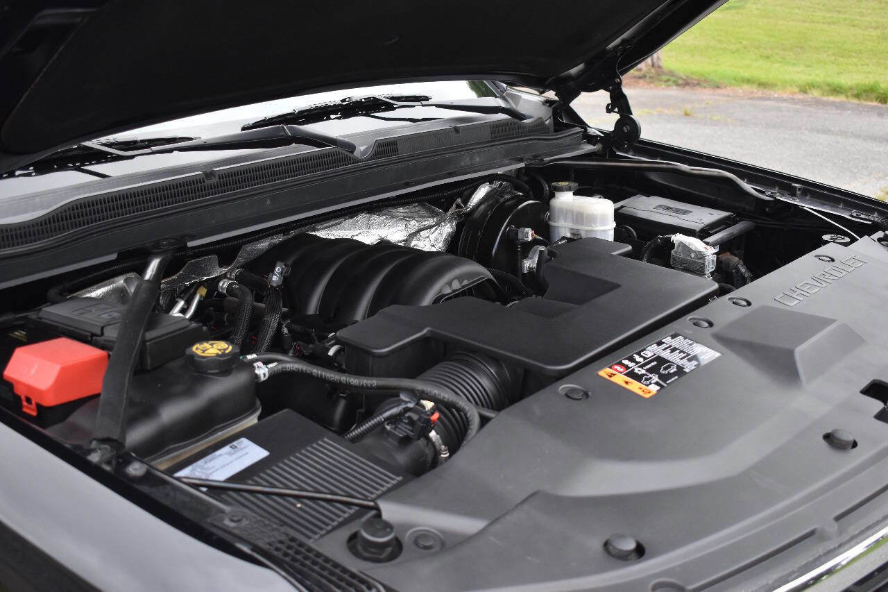 Used 2018 Chevrolet Suburban LT AWD/4WD image 38