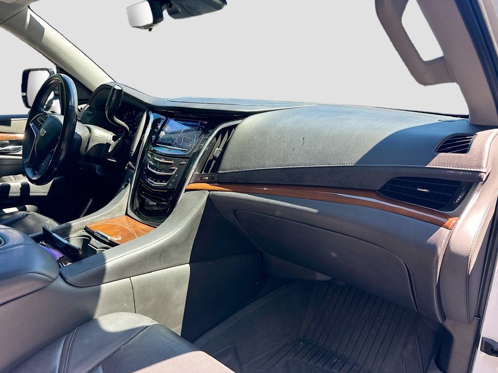 Used 2020 Cadillac Escalade Premium Luxury AWD/4WD image 33