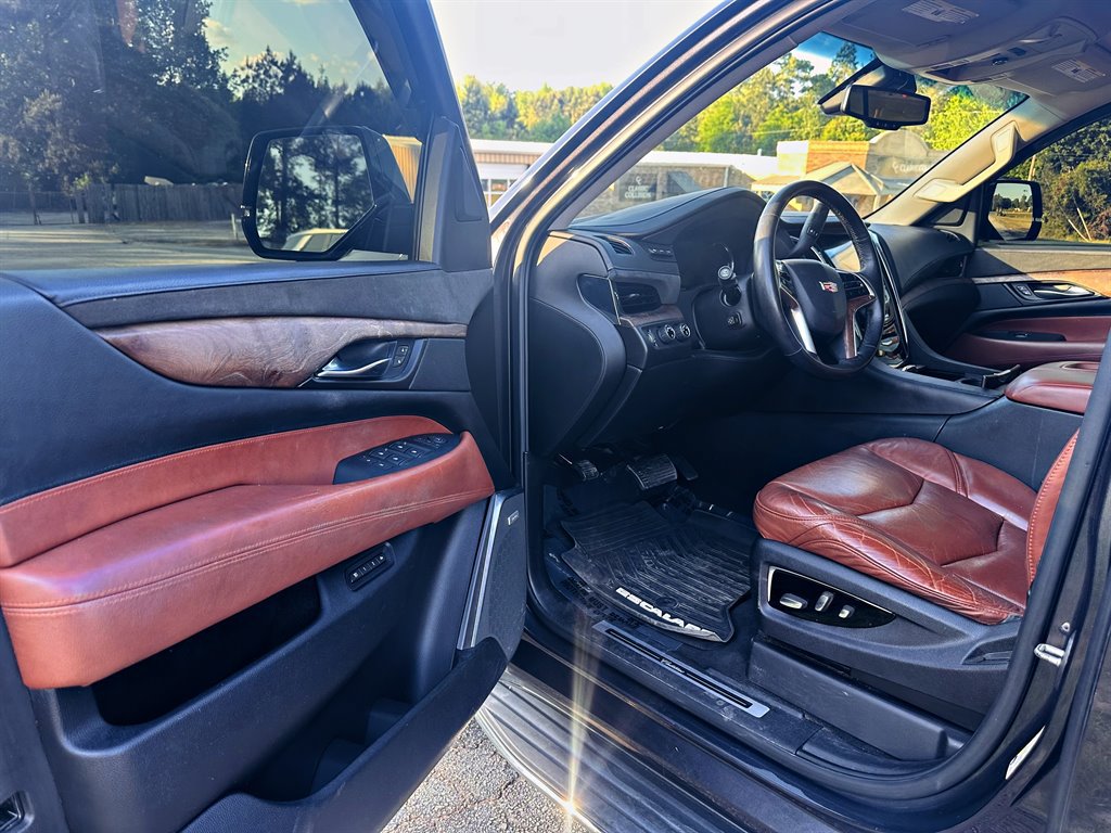 Used 2016 Cadillac Escalade ESV Luxury AWD/4WD image 6