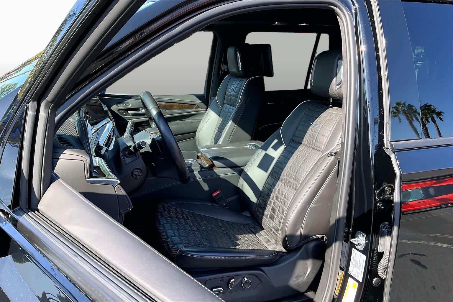 Used 2023 Cadillac Escalade Sport Platinum AWD/4WD image 7