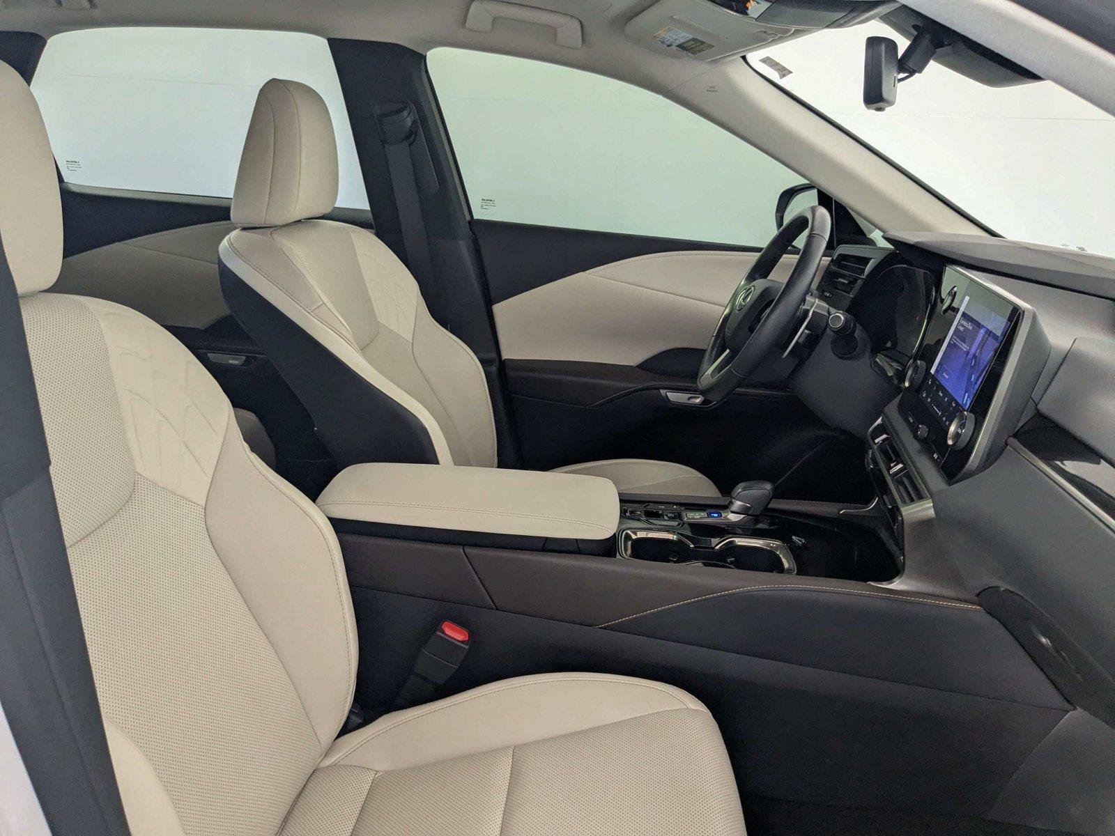 Used 2024 Lexus RX 350 FWD w/ Technology Package image 31