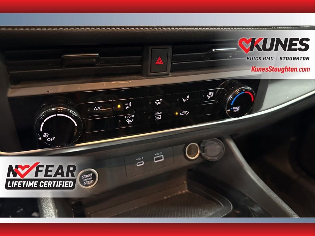 Used 2023 Nissan Rogue S image 31