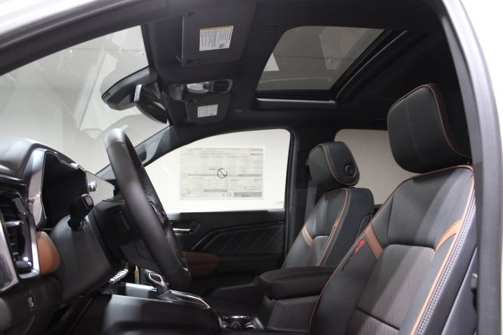 New 2026 GMC Canyon AT4 w/ Technology Plus Package AWD/4WD image 4