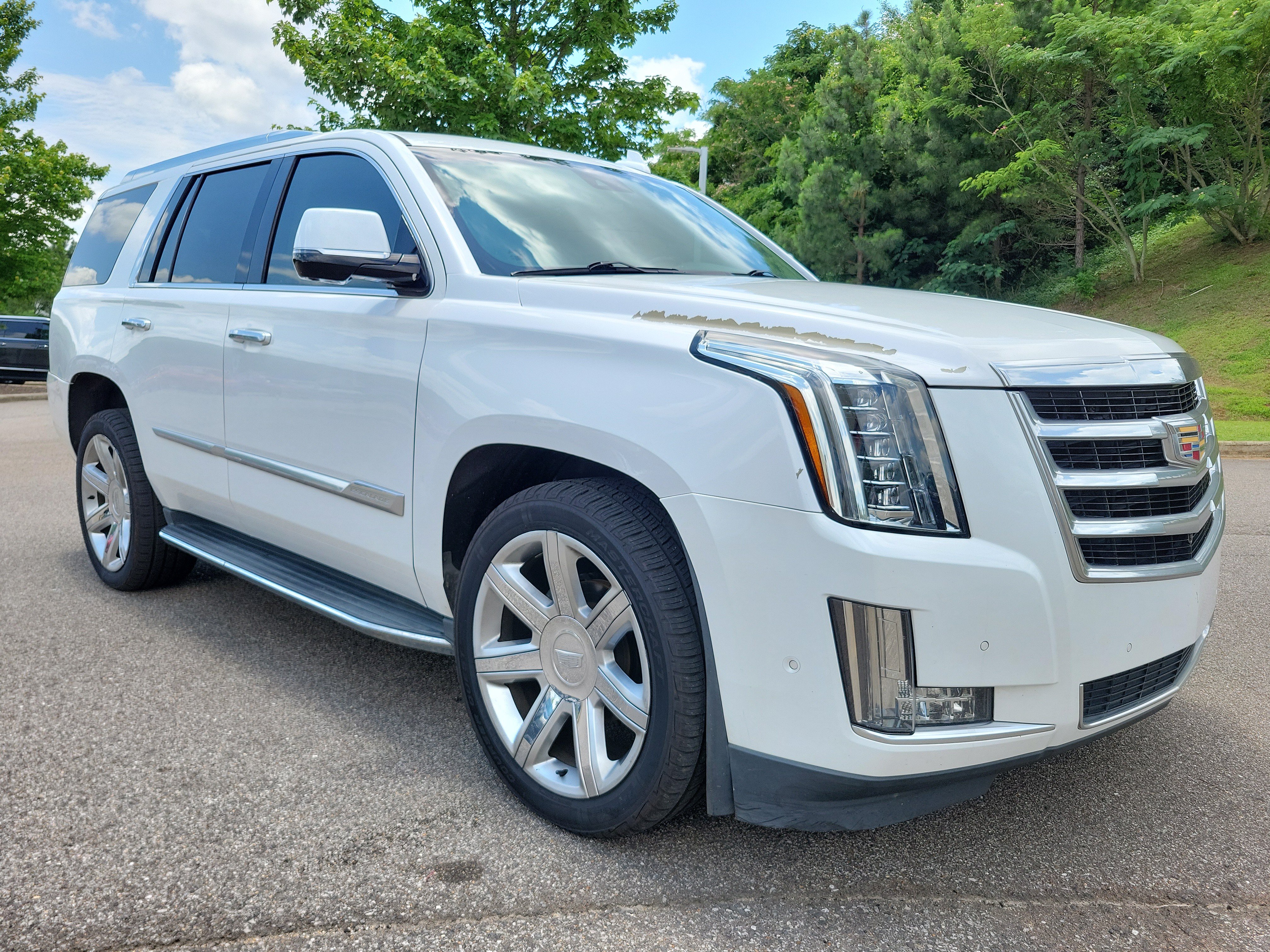 Used 2018 Cadillac Escalade Luxury AWD/4WD image 7