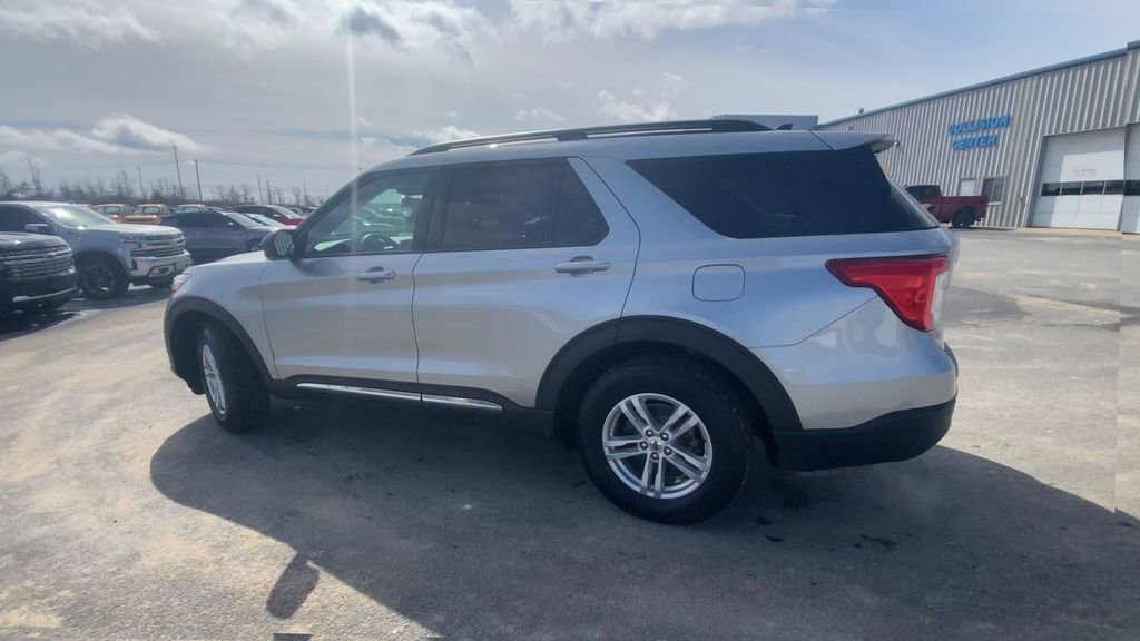 Used 2021 Ford Explorer XLT w/ Equipment Group 202A image 6