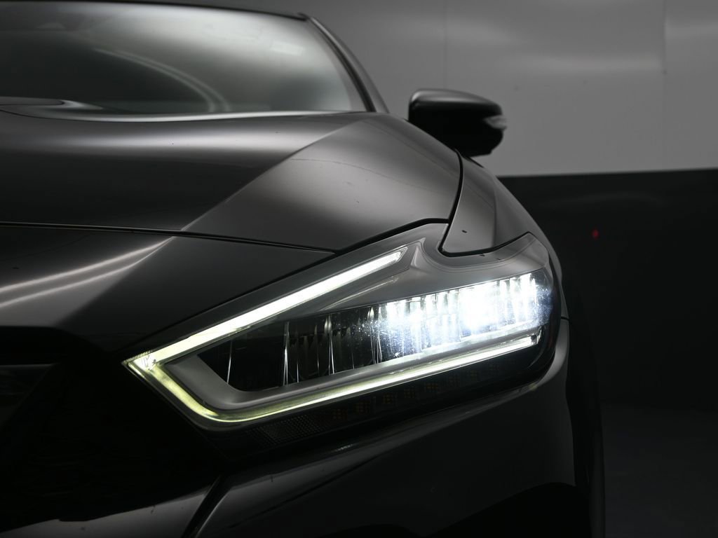 Used 2021 Nissan Maxima SR w/ Sport Mat Group FWD image 11
