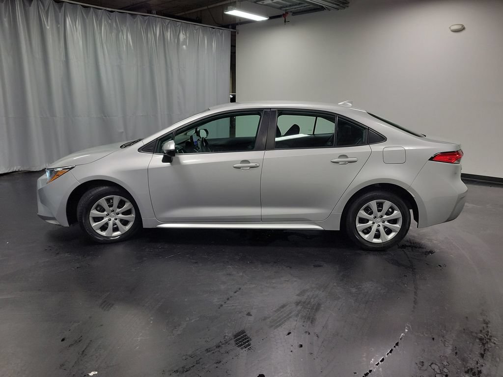 Used 2023 Toyota Corolla LE FWD image 5