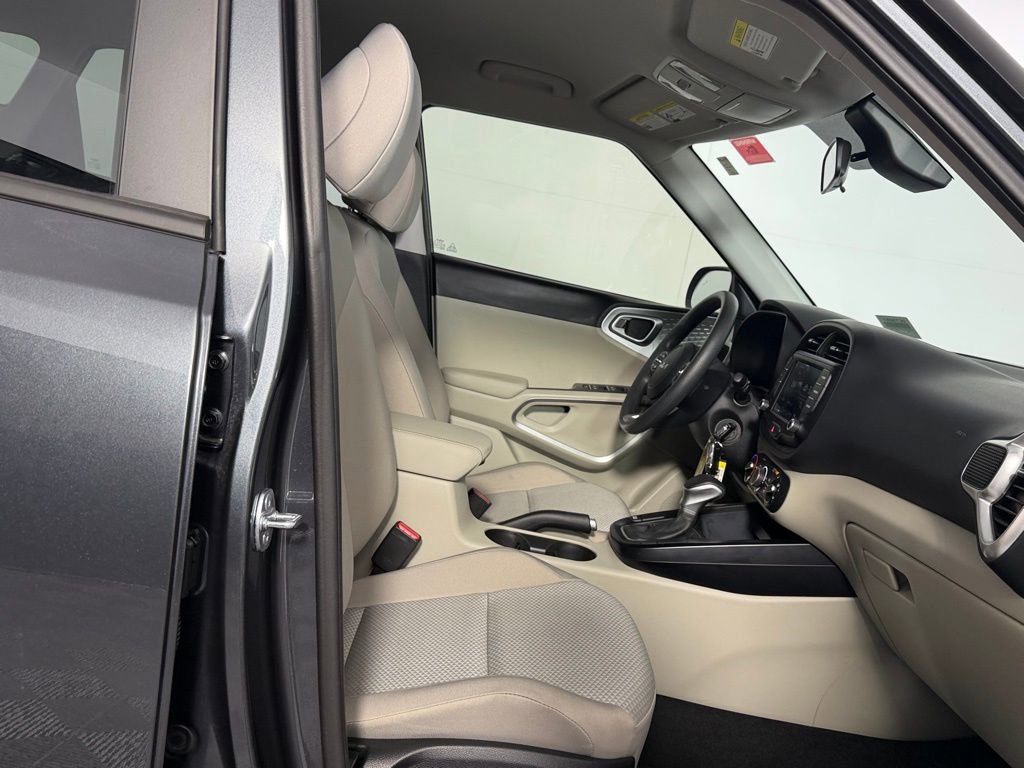 Used 2025 Kia Soul LX image 31