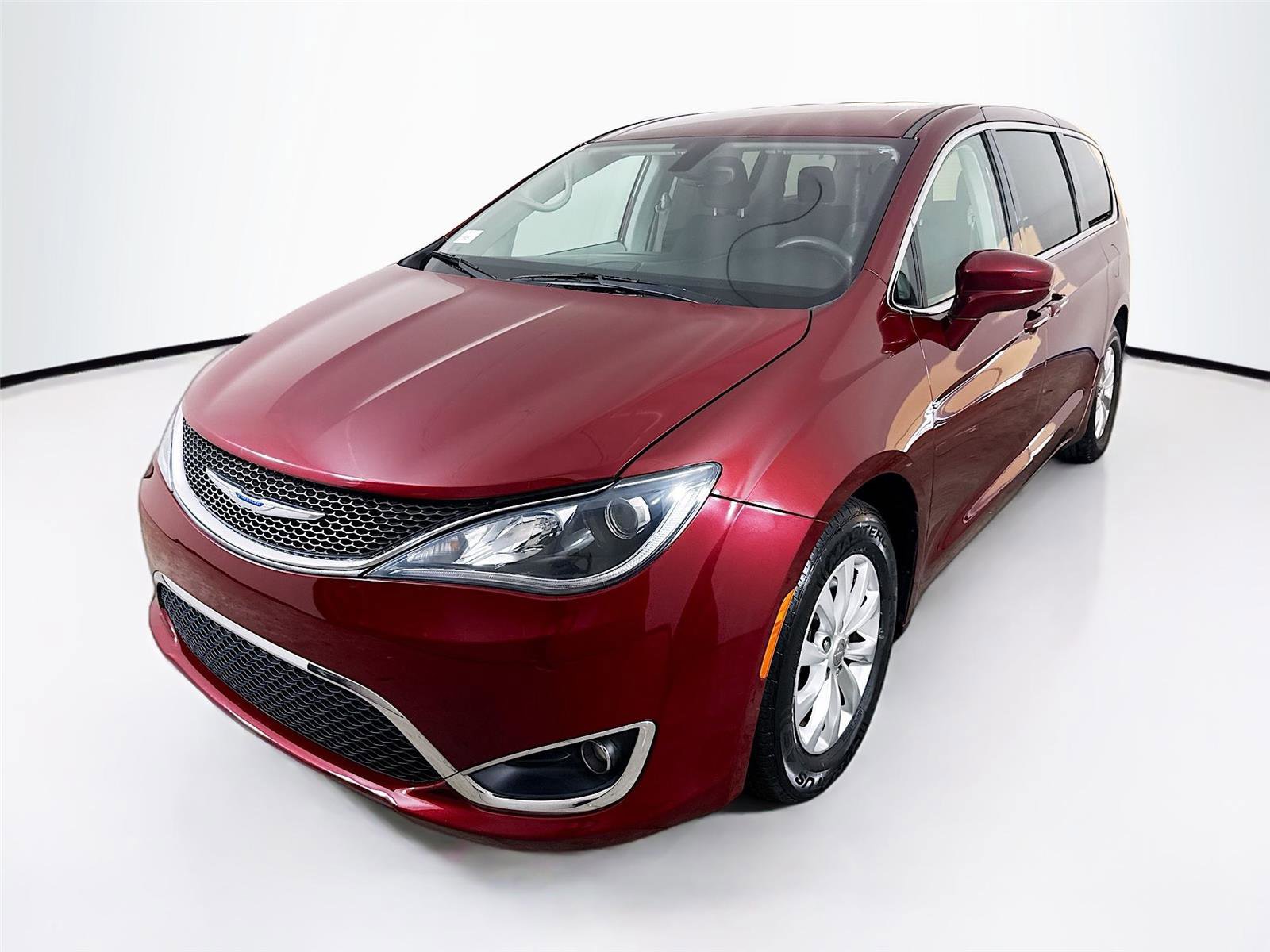 Used 2018 Chrysler Pacifica Touring Plus image 3
