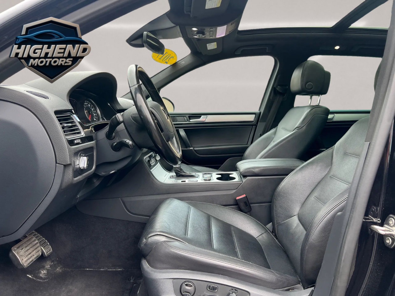 Used 2017 Volkswagen Touareg Wolfsburg Edition image 12