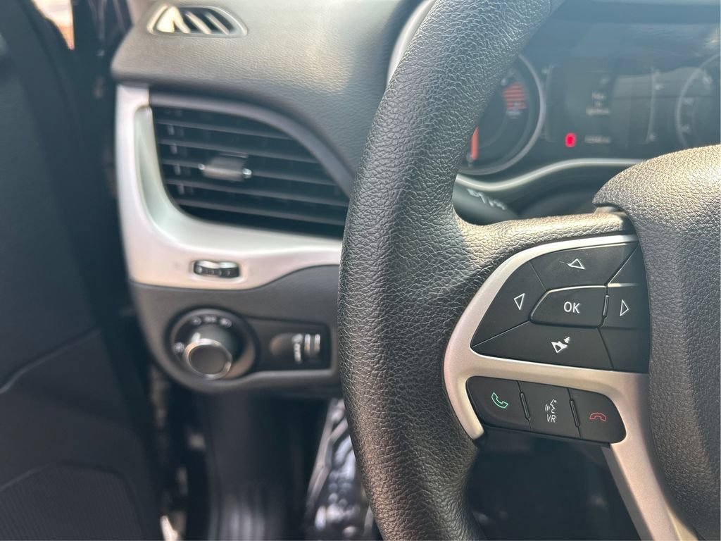 Used 2016 Jeep Cherokee Sport AWD/4WD image 37