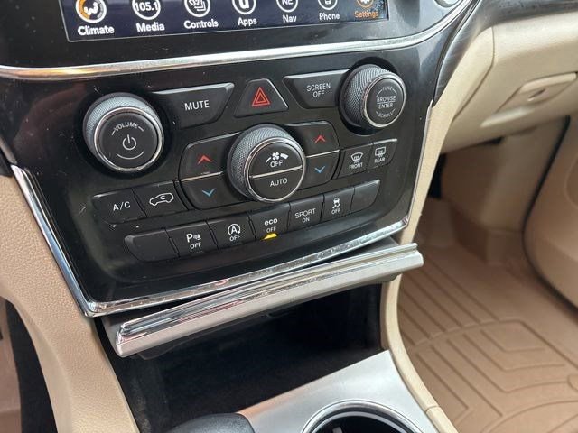 Used 2022 Jeep Grand Cherokee Laredo E w/ Security & Convenience Group AWD/4WD image 24