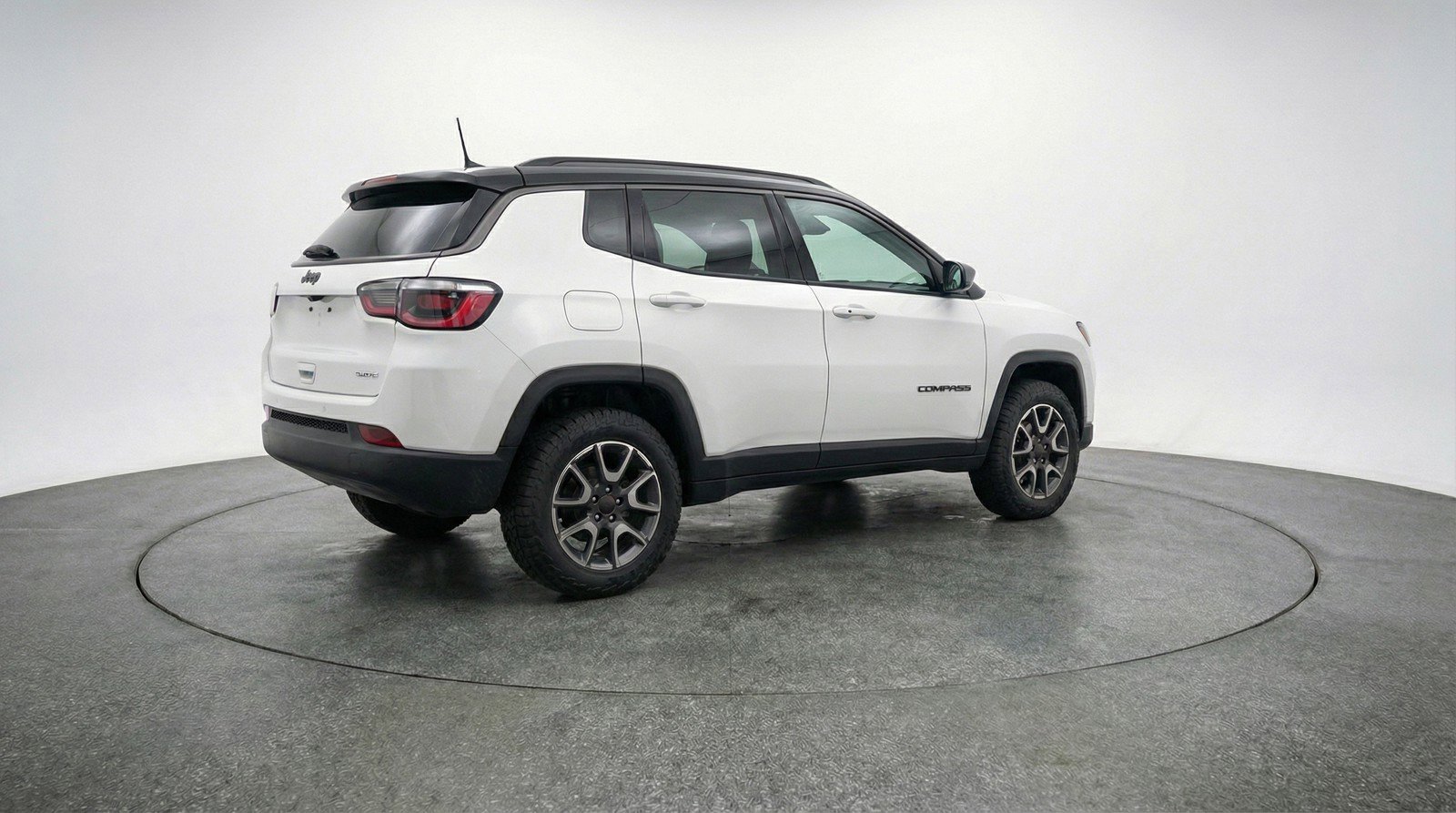 Used 2025 Jeep Compass Trailhawk AWD/4WD image 9