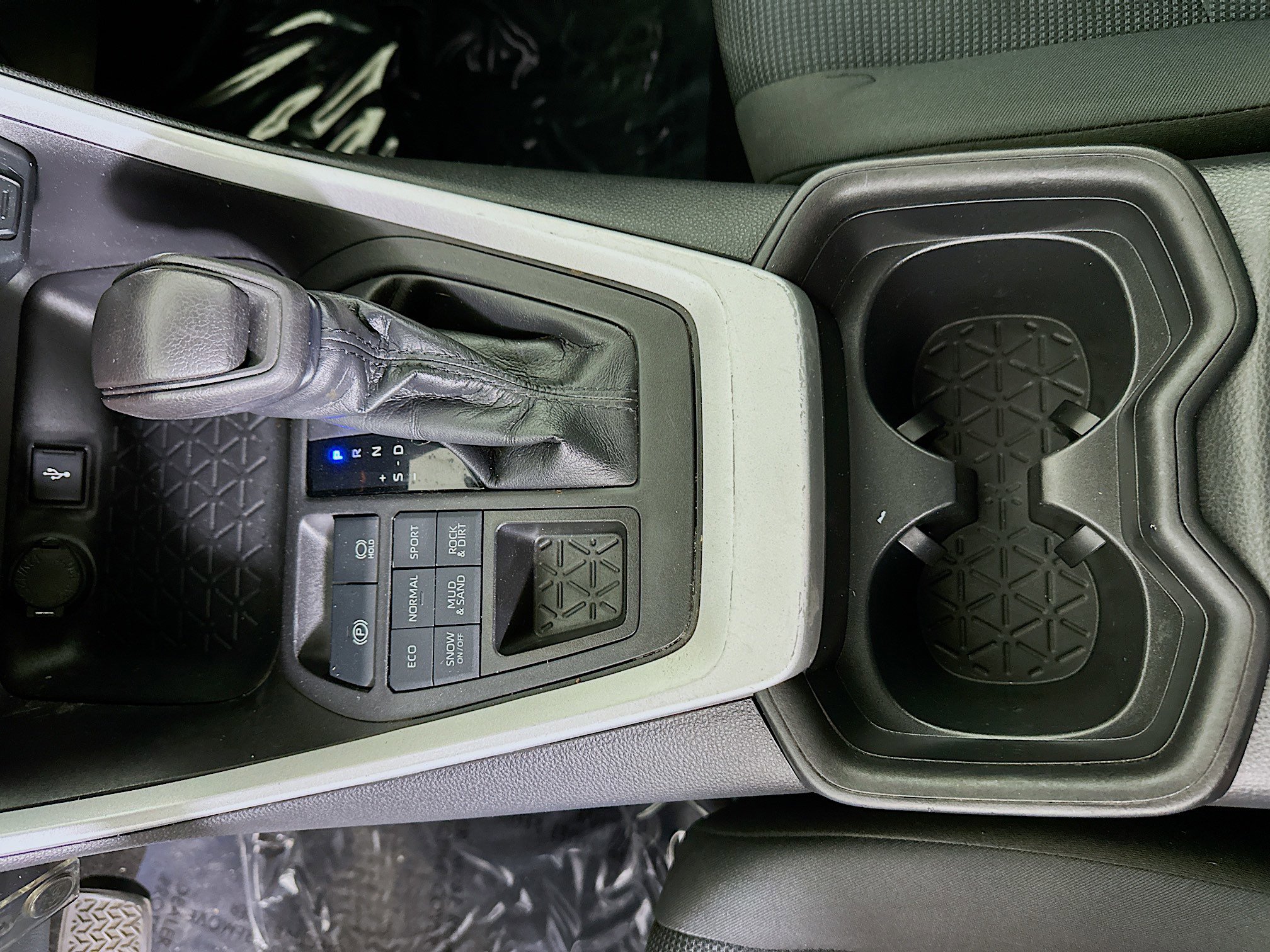 Used 2021 Toyota RAV4 LE image 21