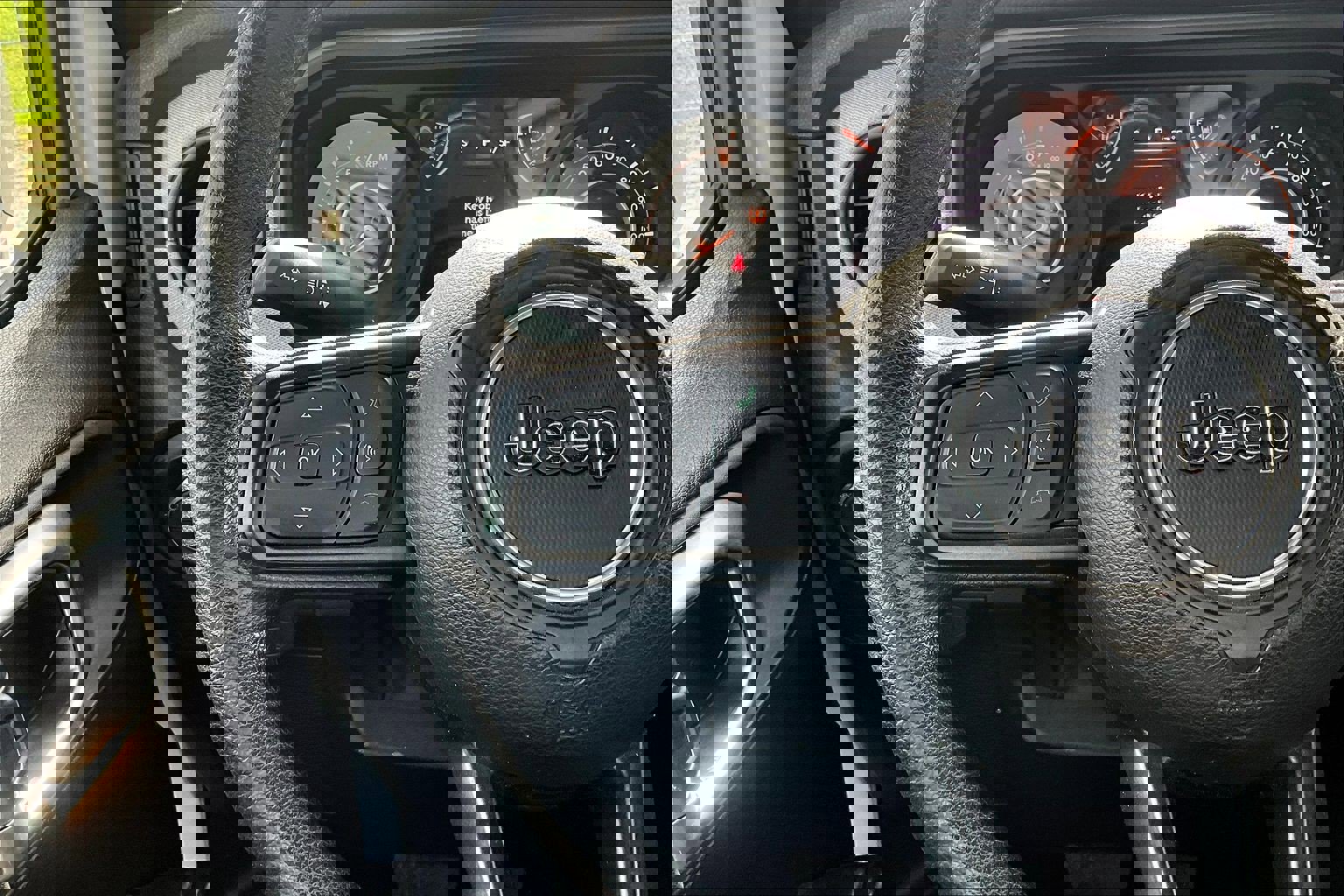 Used 2024 Jeep Gladiator Sport AWD/4WD image 11