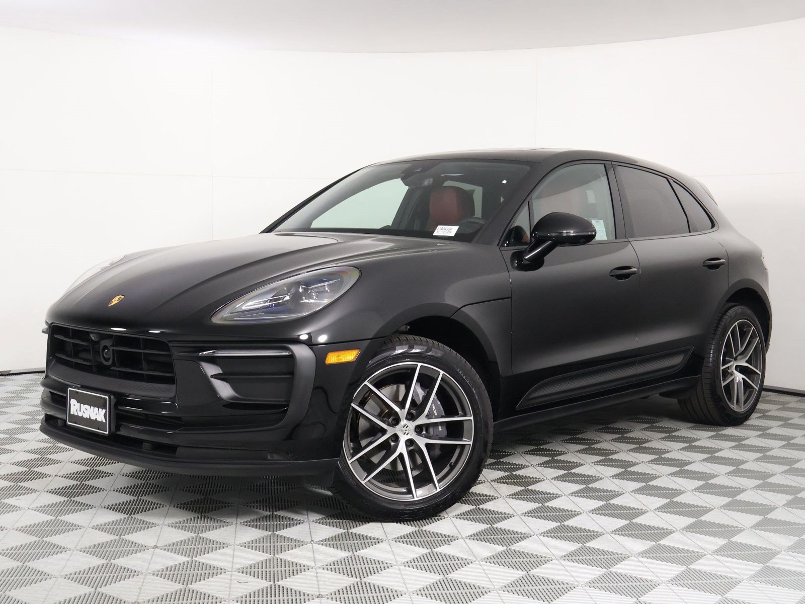 Certified 2026 Porsche Macan AWD/4WD image 1