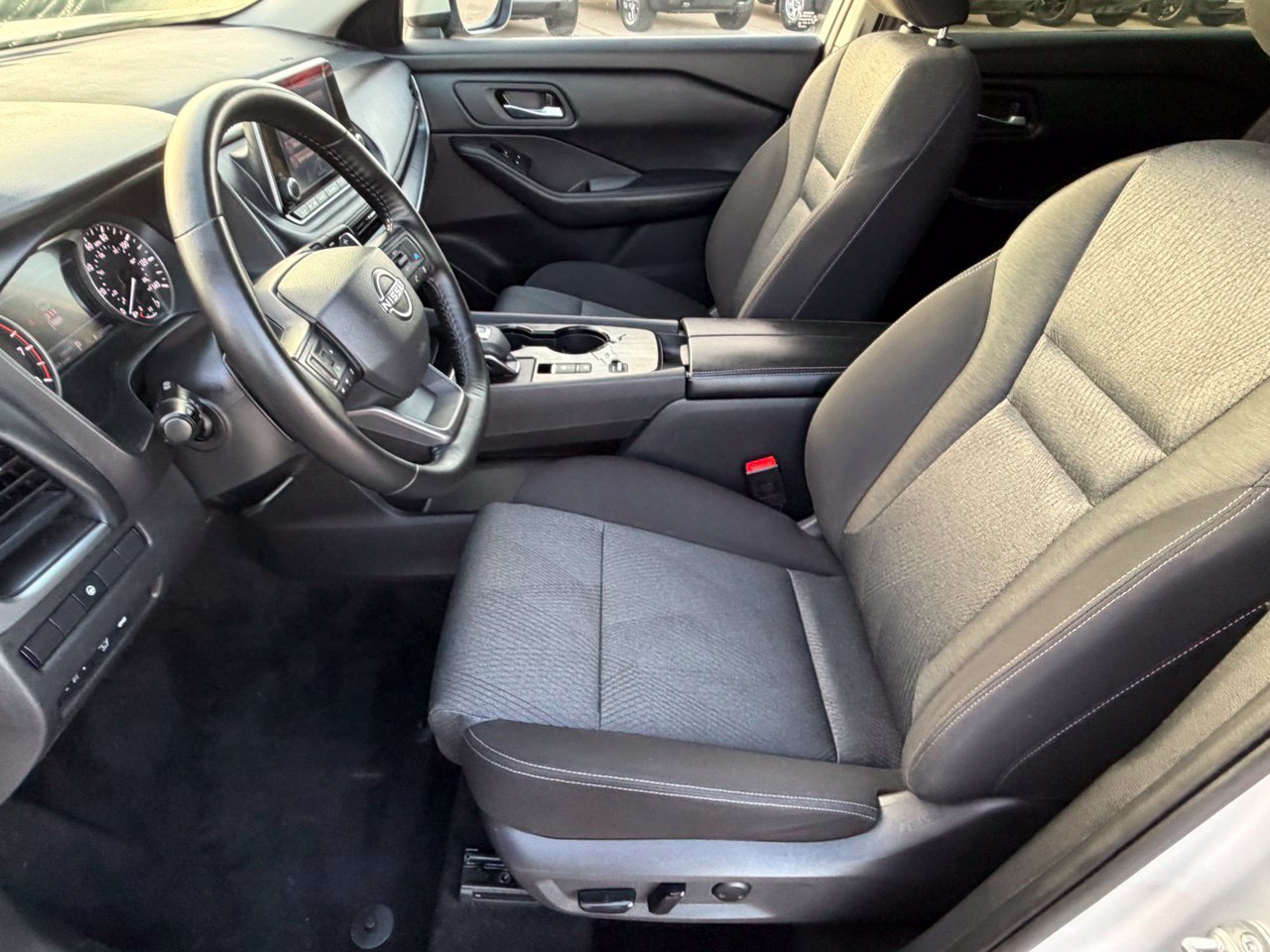 Certified 2025 Nissan Rogue SV FWD image 26