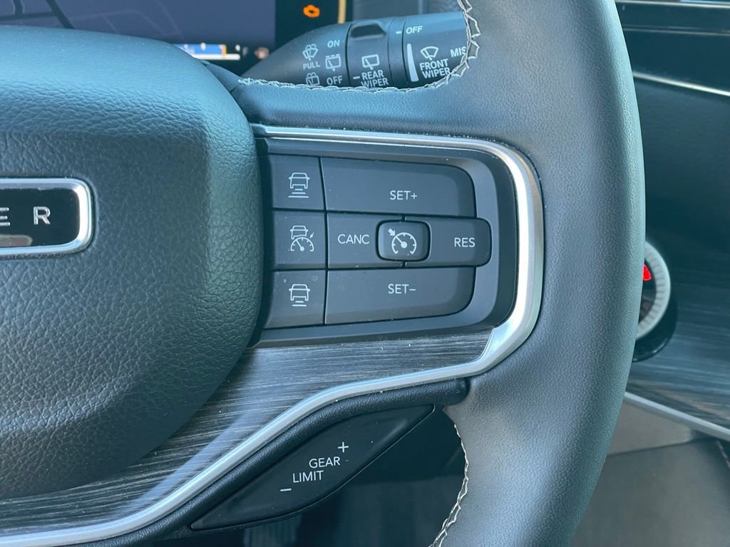 Used 2024 Jeep Wagoneer Series II AWD/4WD image 16