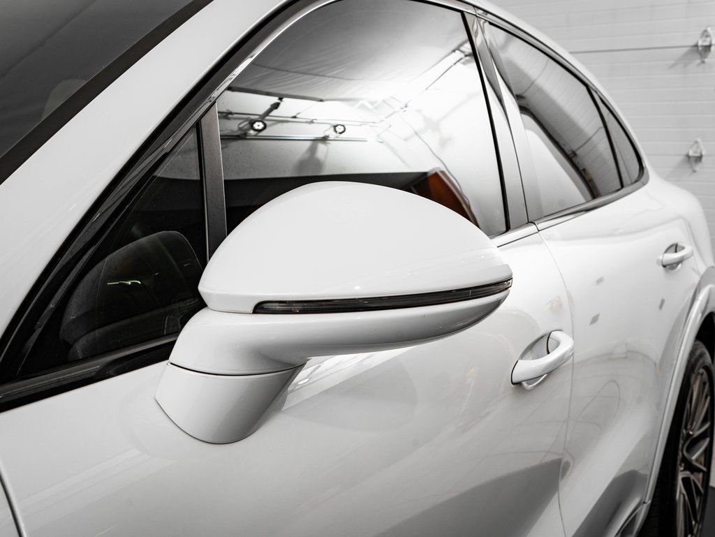 Certified 2023 Porsche Cayenne Platinum Edition image 15