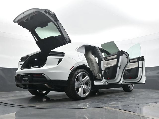 New 2026 Porsche Macan Turbo Electric AWD/4WD image 28