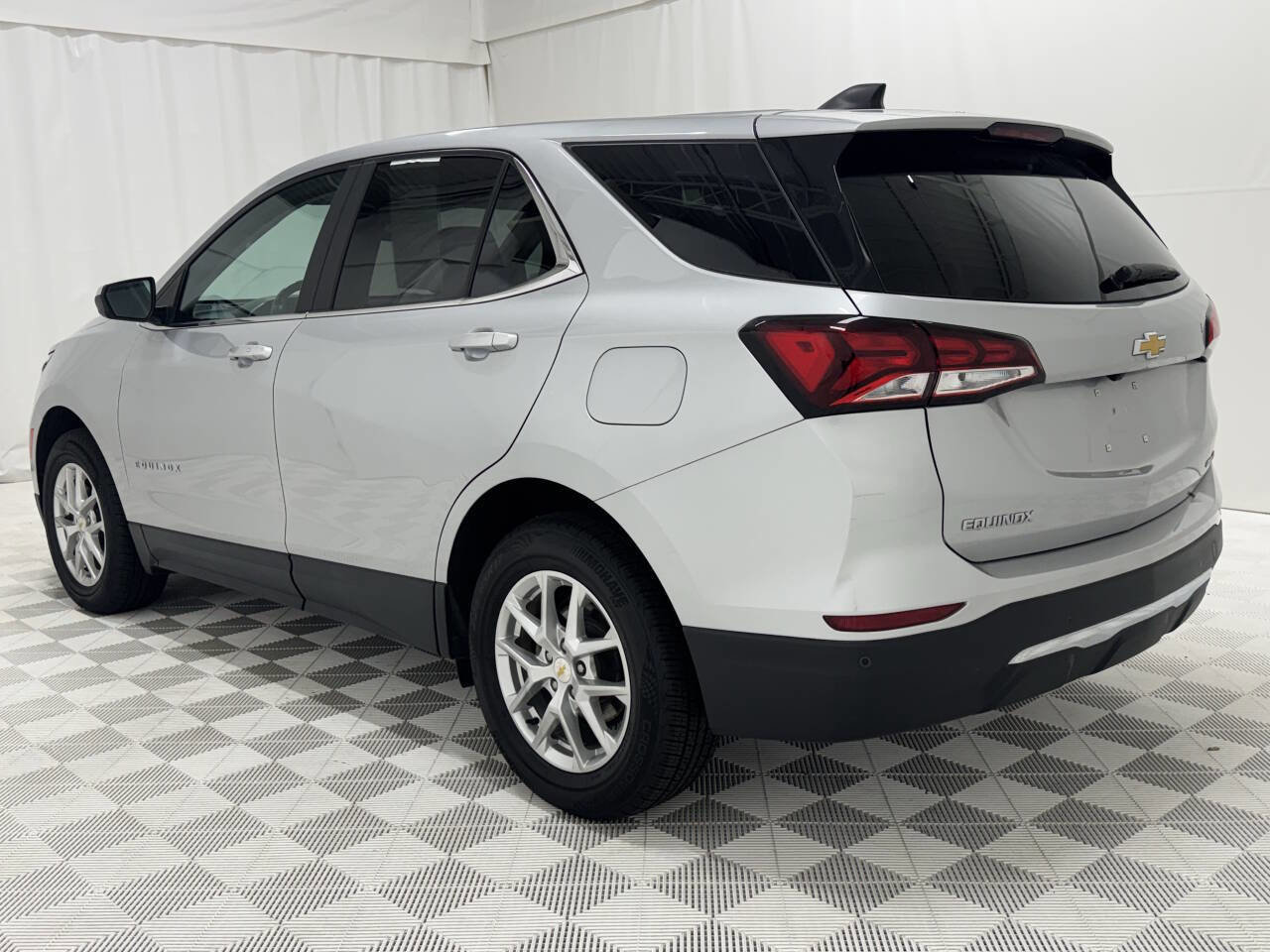 Used 2022 Chevrolet Equinox LT w/ Driver Convenience Package image 6