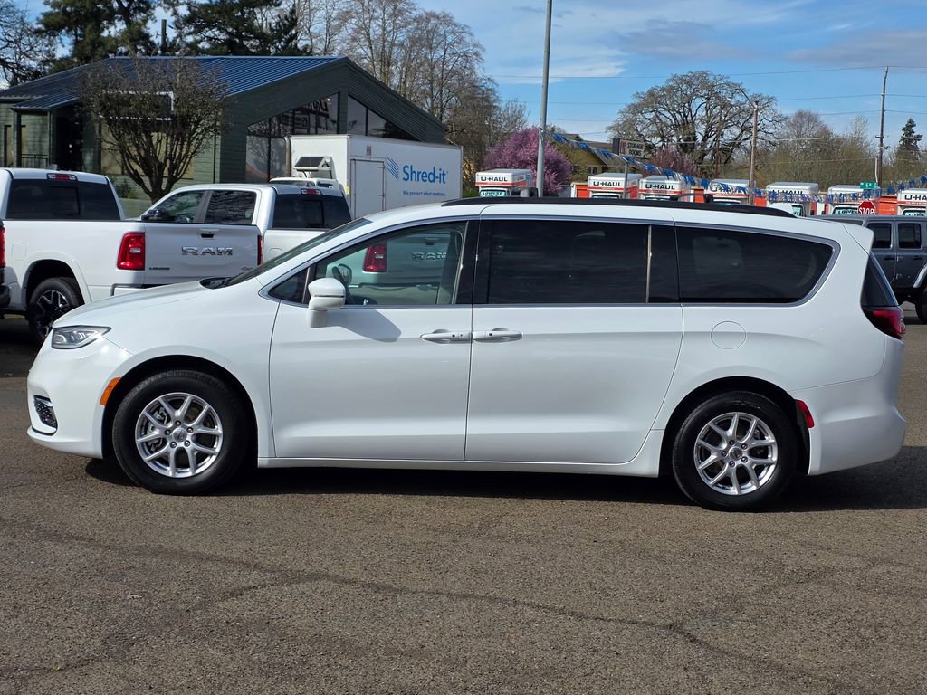 Used 2022 Chrysler Pacifica Touring-L image 32