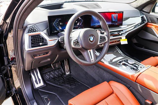 Used 2025 BMW X7 M60i w/ Climate Comfort Package image 10