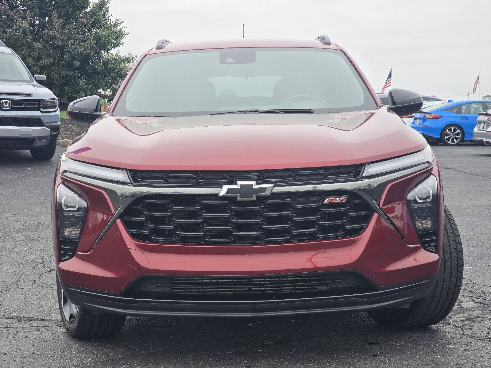 Used 2025 Chevrolet Trax RS FWD image 2