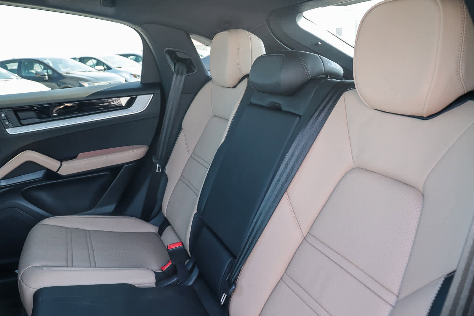 Used 2025 Porsche Cayenne Coupe image 26