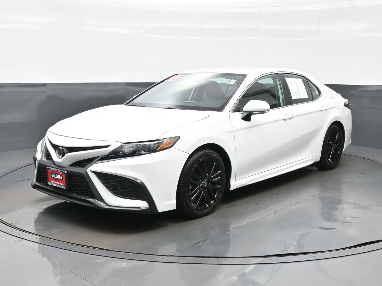 Used 2022 Toyota Camry SE AWD/4WD image 2