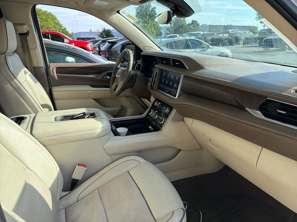 Used 2021 GMC Yukon Denali w/ Denali Premium Package AWD/4WD image 5