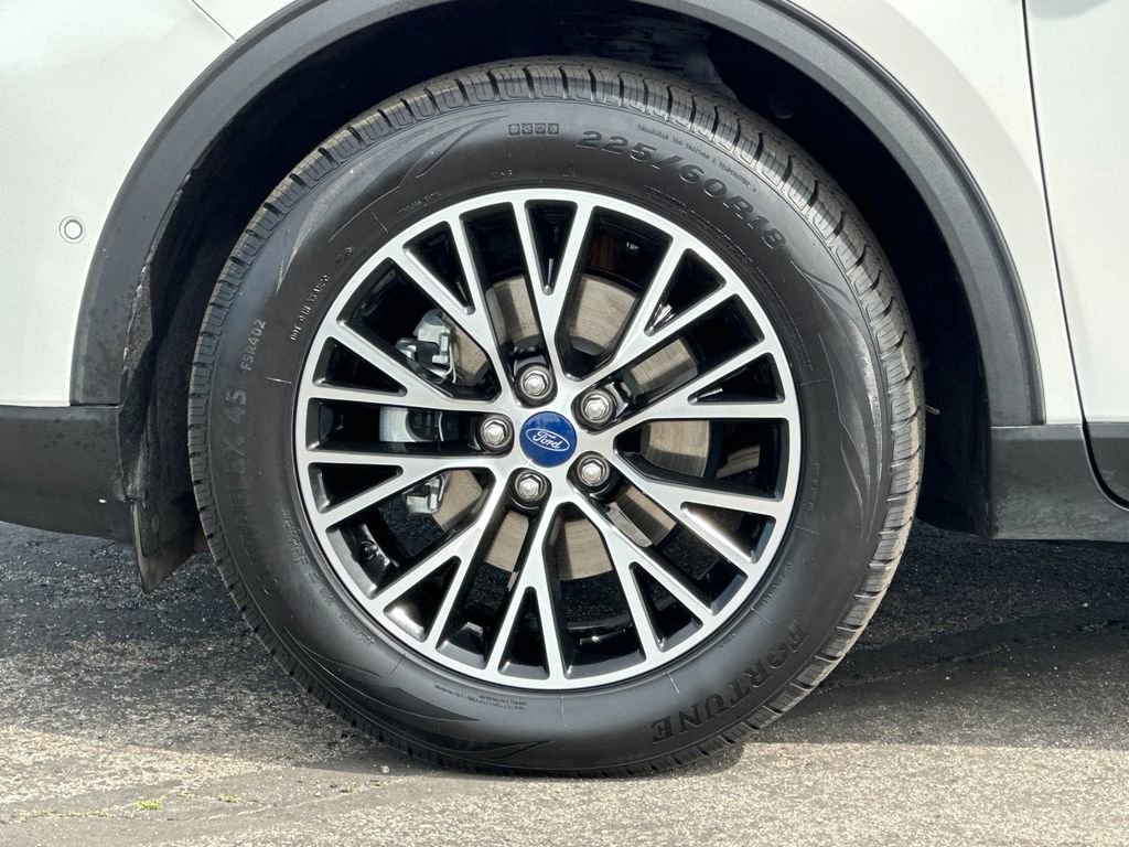 Certified 2022 Ford Escape Titanium w/ Titanium Premium Package image 25