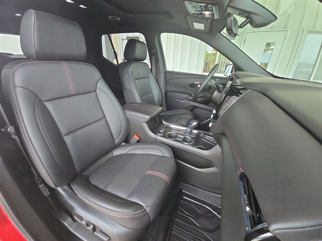 Used 2023 Chevrolet Traverse RS image 28