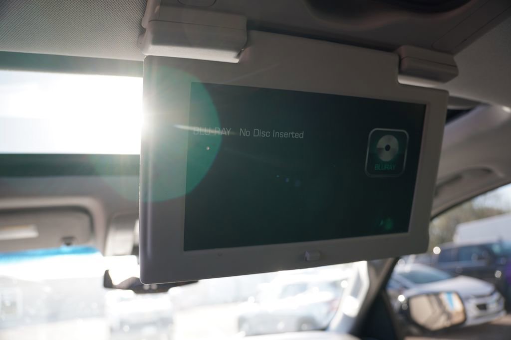 Used 2019 Chevrolet Suburban Premier AWD/4WD image 4