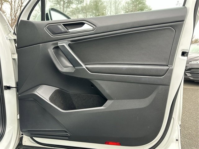 Used 2020 Volkswagen Tiguan SE R-Line image 32