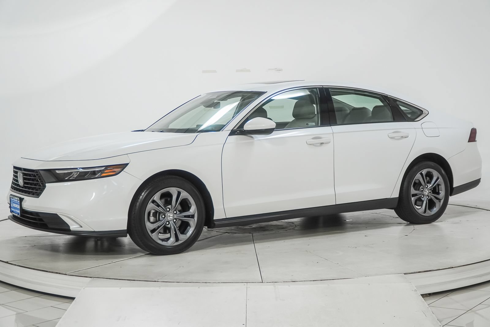 Used 2023 Honda Accord EX image 5