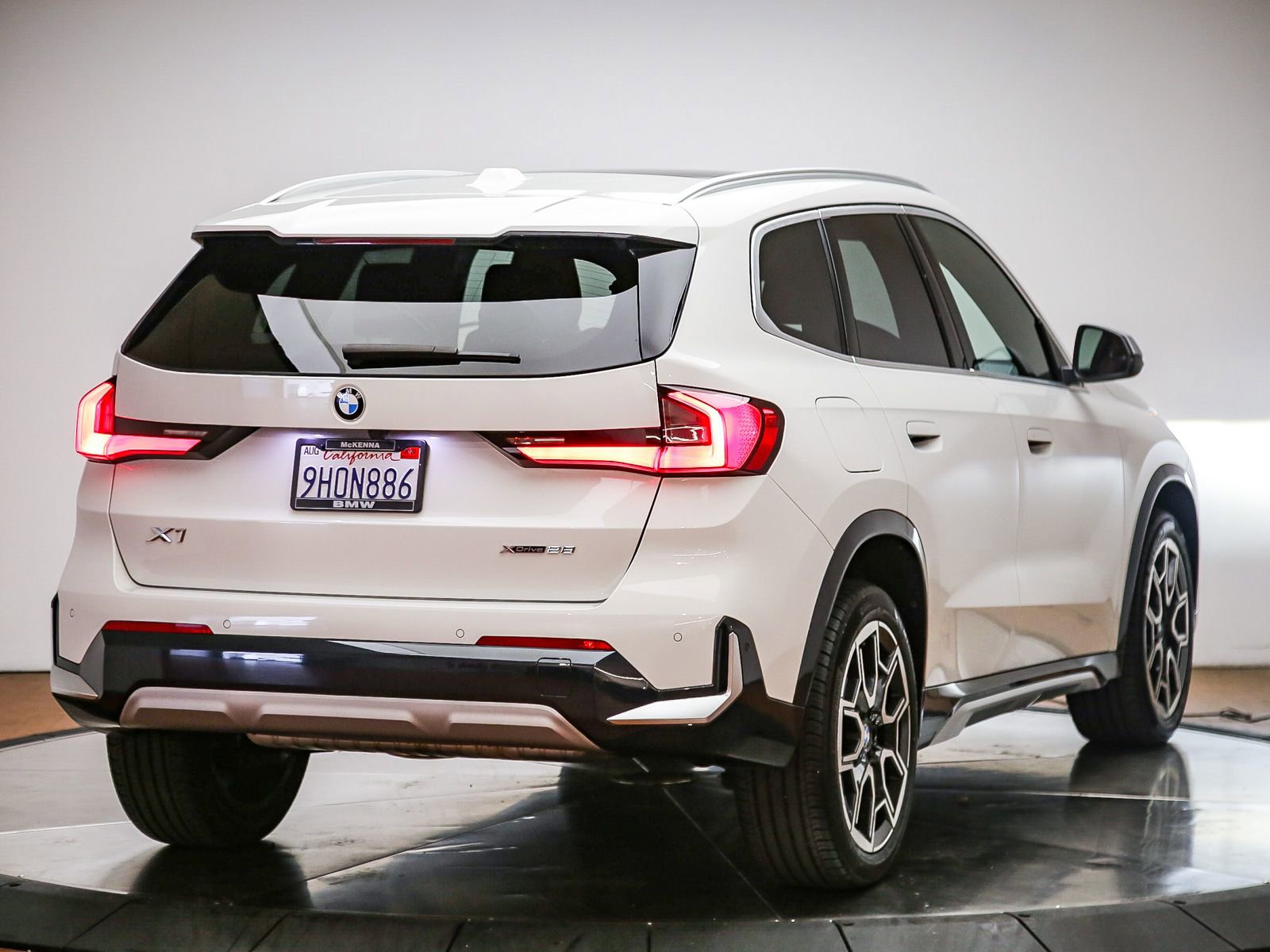 Certified 2023 BMW X1 xDrive28i w/ Convenience Package AWD/4WD image 5