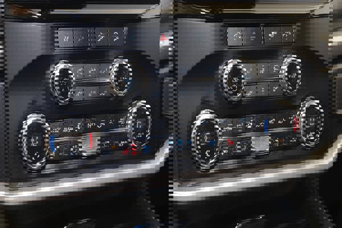 Used 2024 Ford Expedition Max XLT image 28